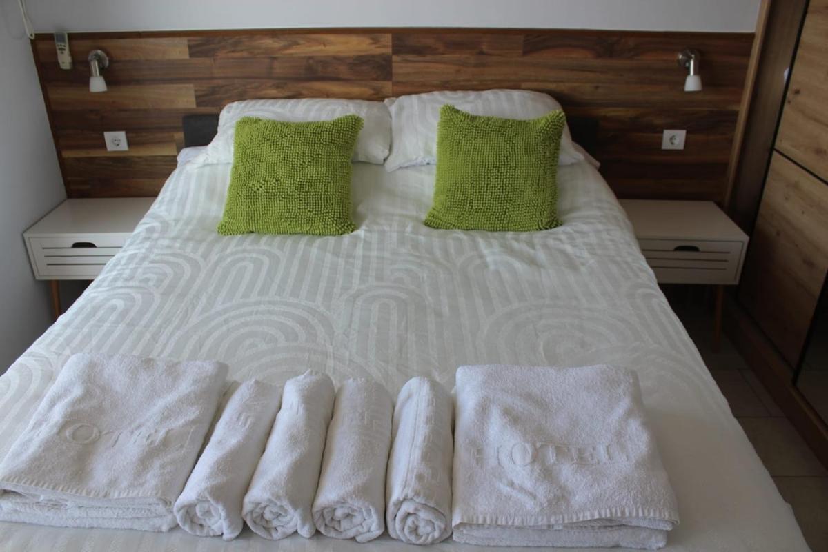 Carefree Apartments Улцин Екстериор снимка